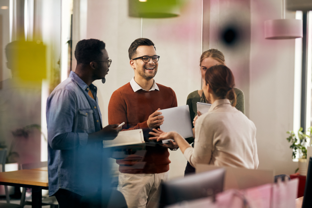 What Wall Art Complements Your Sofa? Tips for Choosing the Perfect Pieces